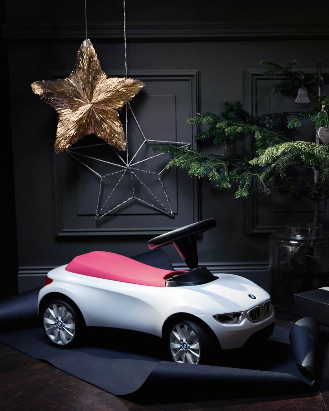 BMWさんのインスタグラム写真 - (BMWInstagram)「All I want for christmas is … well, the BMW Baby Racer III. Comes in three colors, with noise-cancelling rubber tires and an ergonomically optimized steering wheel with BMW logo and horn. Could it get better? #BMW #christmas」12月11日 3時30分 - bmw