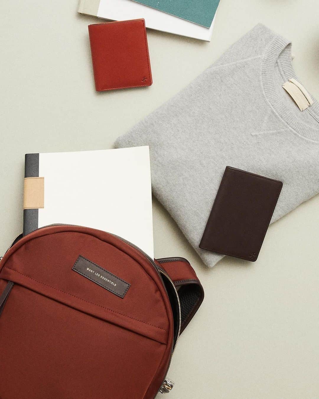 ウォントのインスタグラム：「Get your gifts on time! Consult our shipping cut-off dates to ensure timely deliveries on your holiday purchases—link in bio.  #wantlesessentiels」