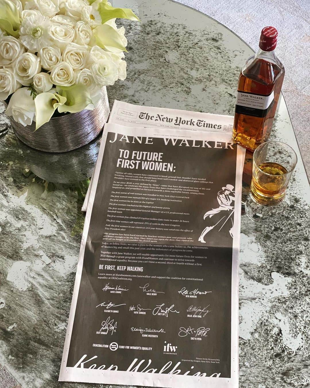 ルーシー・リューのインスタグラム：「Officially teaming up with Jane Walker by @johnniewalkerus and its First Women campaign! Being first means change, and change does not happen overnight. It takes decades, even centuries, of Good Trouble for doors to be broken down, but in 2020, we saw many inspiring moments of progress to toast. I’m grateful to be a part of a phenomenal collective of door-kicking-women who have come together to share this open letter, and to celebrate a campaign that is not only empowering women to face change, but to seek it out. Join us at http://ifundwomen.com/janewalker to read the letter and learn about our First Women grants. #ad #FIRSTWOMEN #KEEPWALKING」