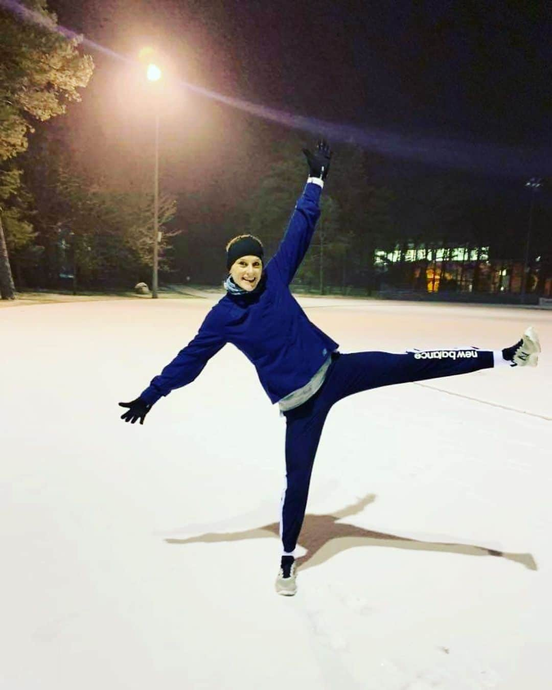 Patrycja WYCISZKIEWICZさんのインスタグラム写真 - (Patrycja WYCISZKIEWICZInstagram)「Śnieg! ❄️ Przez tyle lat uciekania w ciepłe nie pamietam kiedy ostatni raz biegałam w śniegu! ❄️ Spała zaskakuje! Zima też ❄️ #snow #snowing #run #running #track #trackandfield #fun #balance #nb #biegamwnb #pknorlen #orlen」12月11日 3時53分 - patrycjawyciszkiewicz