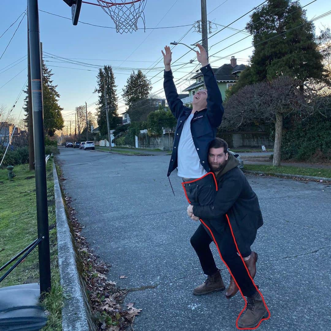 オデッザさんのインスタグラム写真 - (オデッザInstagram)「Never let your friend say they can’t dunk」12月11日 4時04分 - odesza