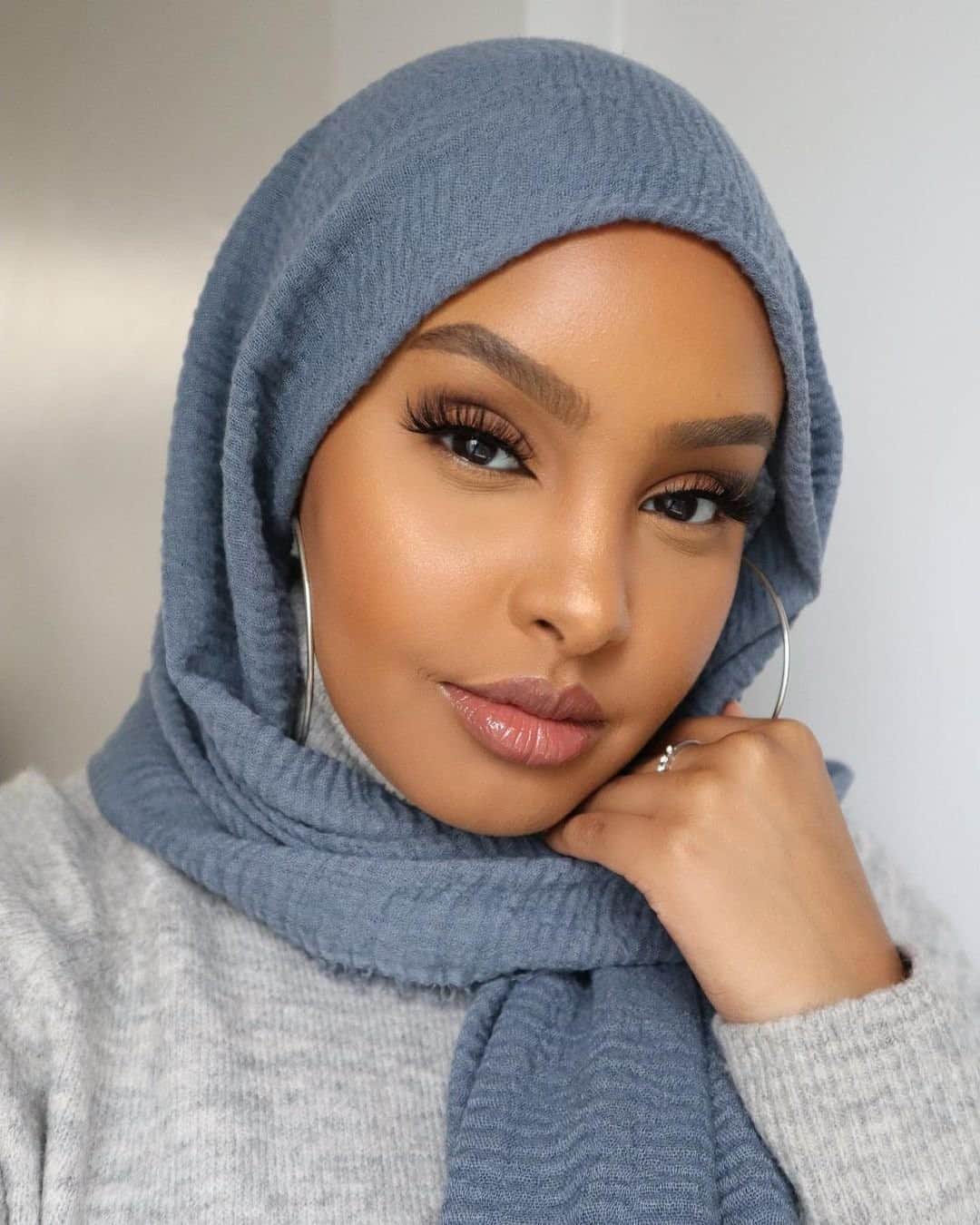 Too Facedのインスタグラム：「Another day, another SLAY ft. @jasmineegal 😍 She is flawless in our Born This Way Super Coverage Concealer shade Butterscotch. #regram #tfbornthisway #toofaced」