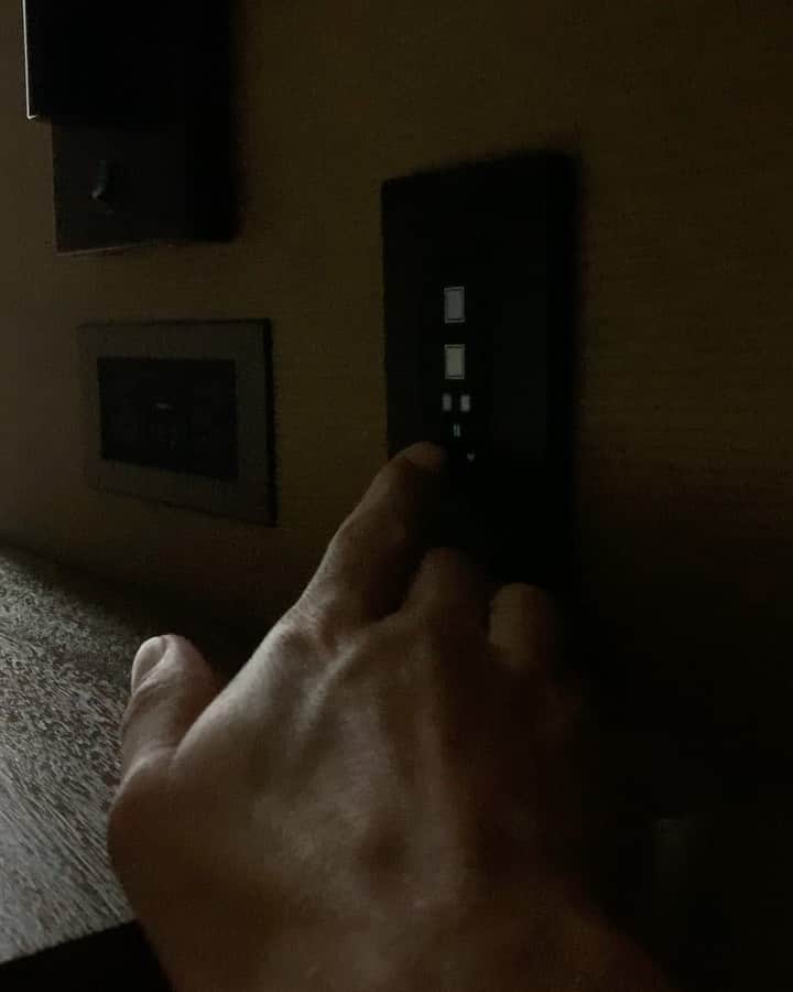 ブライス・ジョンソンのインスタグラム：「Rollin out of bed like...」