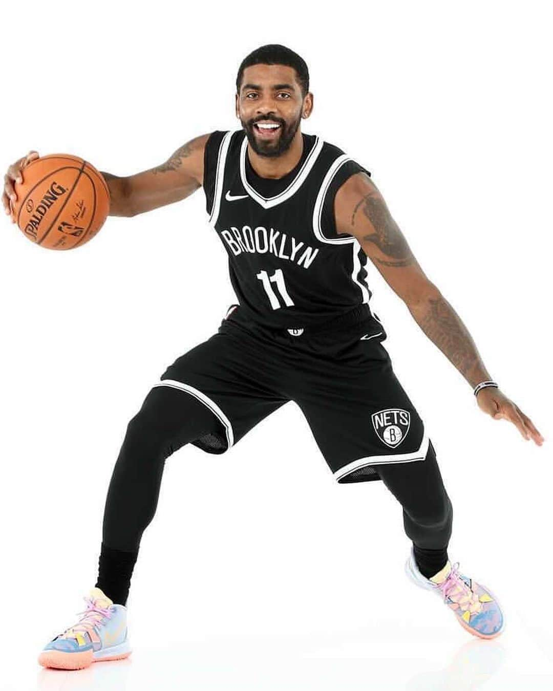 カイリー・アービングさんのインスタグラム写真 - (カイリー・アービングInstagram)「Year X  Year 10  Year I am  Year I am I am 🎞 @natlyphoto #JourneytoWorldChamps @brooklynnets」12月11日 4時31分 - kyrieirving