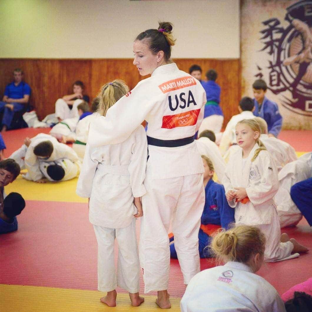 マルティ・マロイのインスタグラム：「🥋 #doitforthekids 🥋」