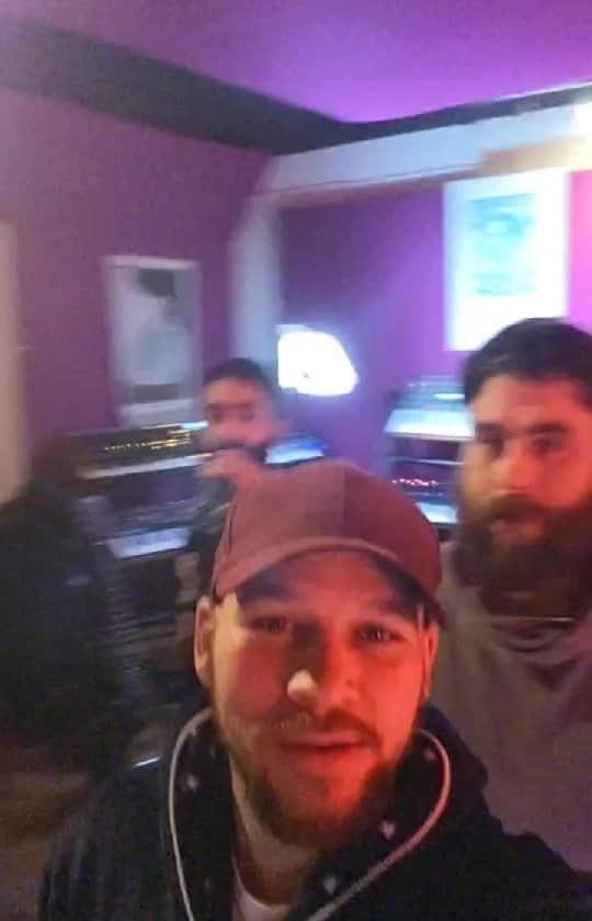 ルディメンタルのインスタグラム：「First play of our new single on radio!! Be The One feat @theonlytike @morganconniesmith @pyr3xliving」