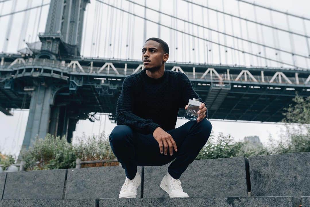 キース・パワーズのインスタグラム：「My scent of the year - @bulgariparfums #ManGlacialEssence. Inspired by crisp air and mountains - urging us all to #ConquerYourGreatness. #BvlgariParfums」