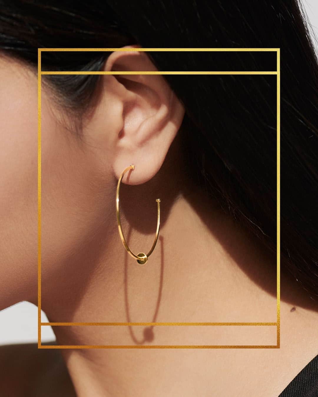 モバードのインスタグラム：「Our signature simple hoops to elevate any look. #MovadoJewelry」