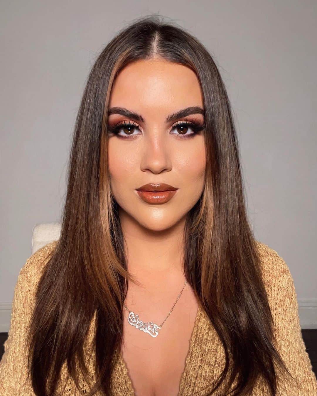 N I C O L E.のインスタグラム：「I was excited to find out that @TargetStyle carries so many Black-Owned and Latino-Founded beauty brands. So, I decided to create a make-up look using some of my favorites. See the list below. I’m really loving this brown lip for fall. 🤎 #ad #TargetBeauty   Mented Cosmetics Semi-Matte Lipstick and Lip Liner in Dope Taupe Mented Cosmetics Lip Gloss in Send Nudes The Lip Bar Vegan Everyday Eyeshadow Palette in After Party Honest Beauty Calm & Go Face Mist Milani Conceal + Perfect 2n1 Foundation Milani Conceal + Perfect Longwear Concealer  Honest Beauty Lit Powder Blush - Flirty Milani Bronzing Powder Honest Beauty Brow Pencil Ardell Lashes (Not Black-Owned or Latino-Founded)"」