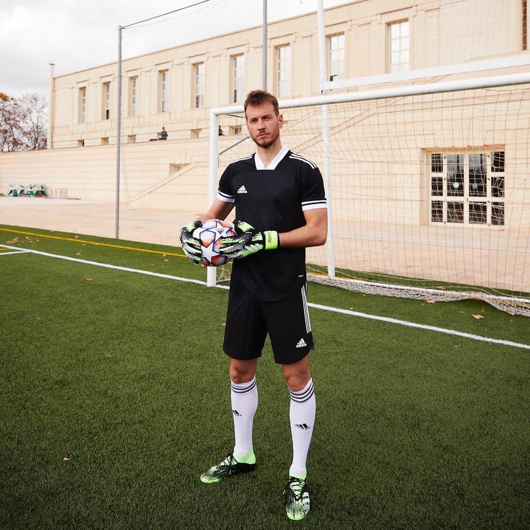ノルベルト・ムラーラ・ネトのインスタグラム：「¡Vamos! 🖐🏻🔥 @adidasfootball  #Predator」
