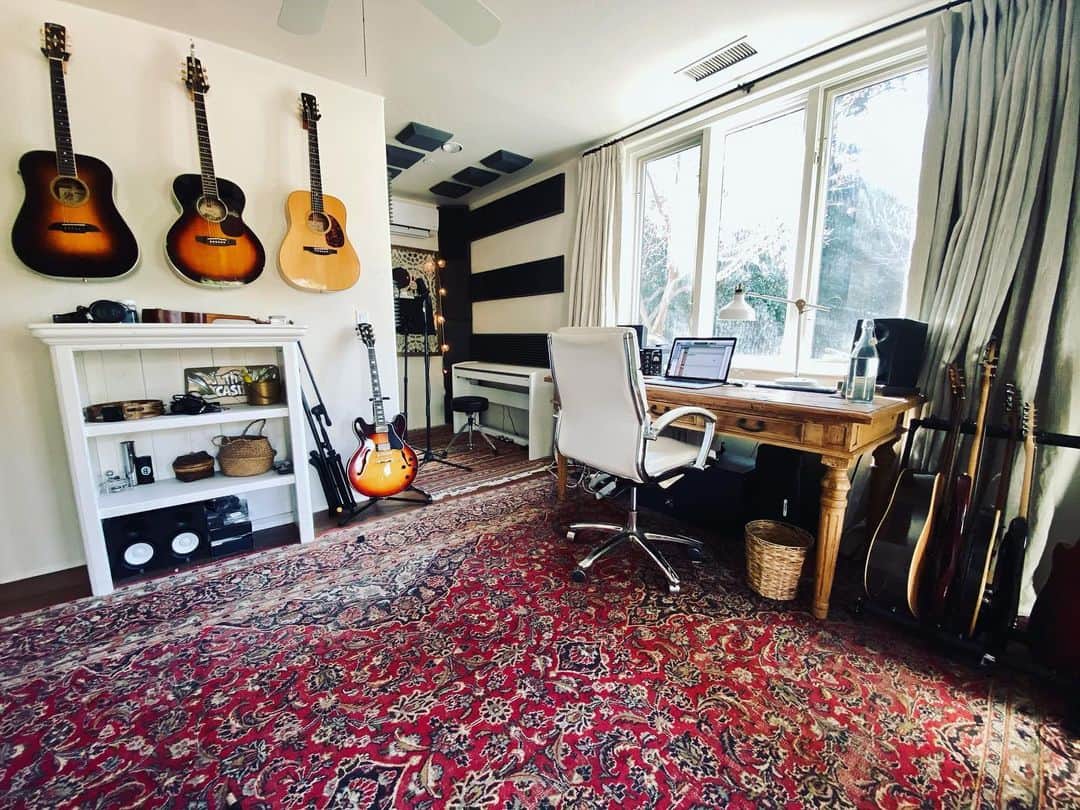ピエール・ブーヴィエのインスタグラム：「I like making cool sounds. 🤓」