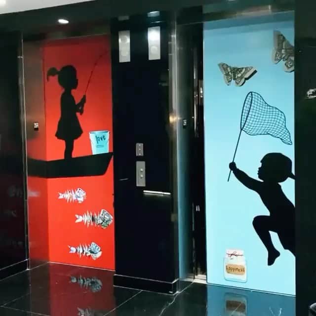 マック・メインのインスタグラム：「Big Big love, appreciation and gratitude to @suetsai for blessing the crib with her iconic art and one of a kind vision!   Pretty much how life go.... the girl is fishing for love and the boy chasing that paper. It’s deeper than that but that’s the short form. Go check out @suetsai art and collab with @puma and thank me later! 🙏🏾💫 #LordMansaMusa  #〽️ULA」