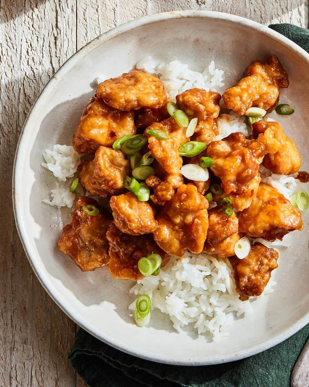 Gaby Dalkinさんのインスタグラム写真 - (Gaby DalkinInstagram)「Did I crack the code on making you guys Better Than Takeout Orange Chicken with @floridasnatural orange juice? YES I SURE DID!! And while this might not look like a traditional holiday meal - I’m going with it! It’s the perfect way to bring your fam or roommates to the table and enjoy a game night and binge TV watching session (I speak from experience - it’s the perf meal for both!) Snag a carton of Florida’s Natural and GET COOKING!! Recipe linked in my profile! https://whatsgabycooking.com/better-than-takeout-orange-chicken/ 🧡🧡」12月11日 5時18分 - whatsgabycookin