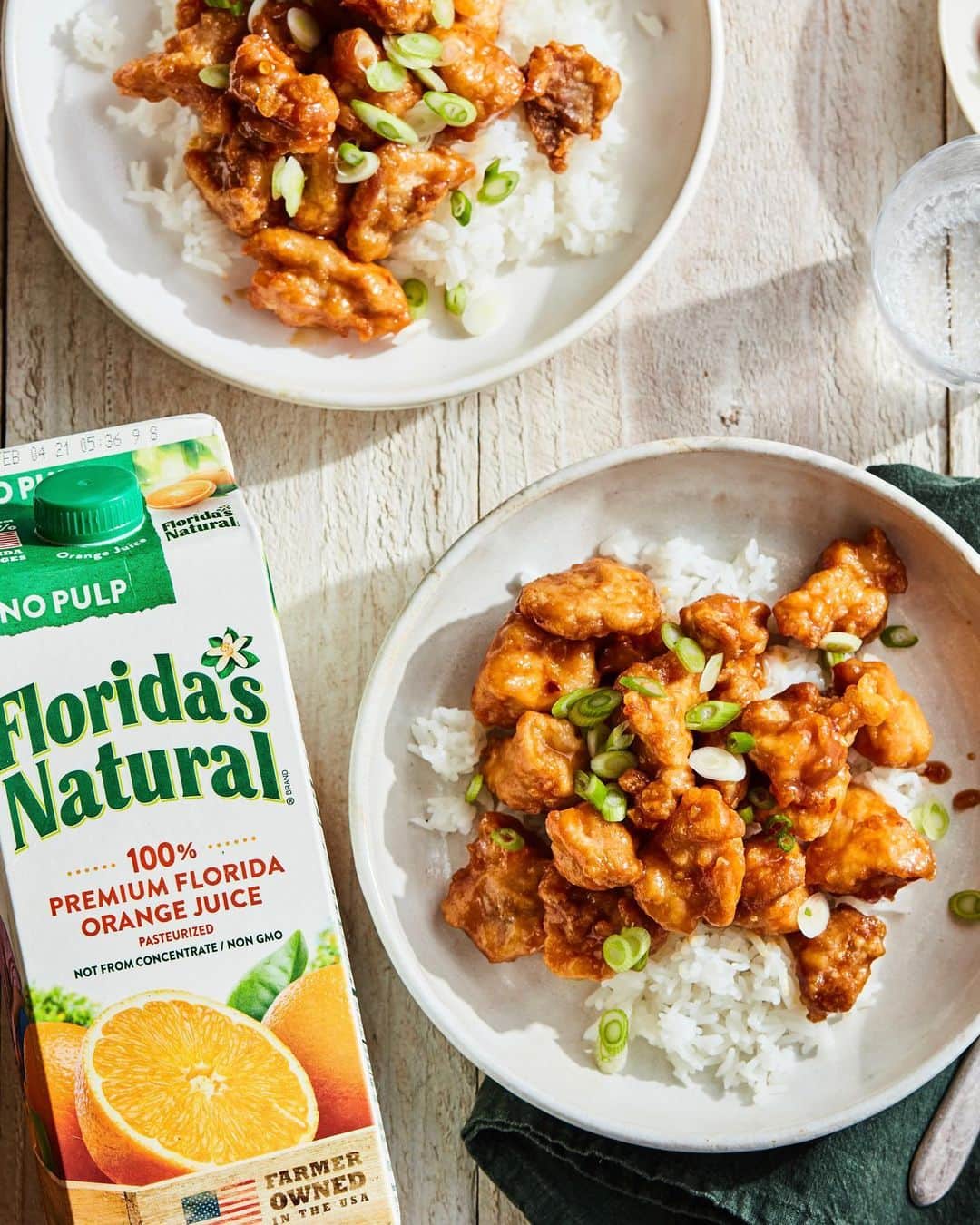 Gaby Dalkinのインスタグラム：「Did I crack the code on making you guys Better Than Takeout Orange Chicken with @floridasnatural orange juice? YES I SURE DID!! And while this might not look like a traditional holiday meal - I’m going with it! It’s the perfect way to bring your fam or roommates to the table and enjoy a game night and binge TV watching session (I speak from experience - it’s the perf meal for both!) Snag a carton of Florida’s Natural and GET COOKING!! Recipe linked in my profile! https://whatsgabycooking.com/better-than-takeout-orange-chicken/ 🧡🧡」