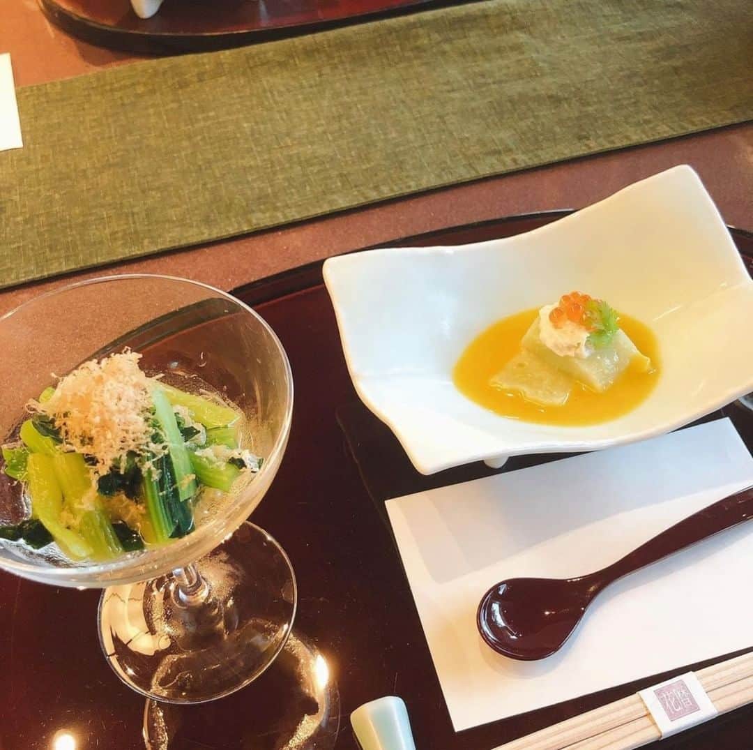 スイスホテル南海大阪さんのインスタグラム写真 - (スイスホテル南海大阪Instagram)「#フライデーファンフィーチャー：旬の味覚を和テイストで。　@yuuk0505 さん、日本料理「花暦」でのお写真をご投稿いただきありがとうございます！スイスホテル南海大阪で撮影した写真を #LiveItWellOsaka #洗練された時　のハッシュタグをつけてご投稿ください！毎週金曜日にあなたの自慢の#洗練された時をご紹介します。#スイスホテル南海大阪　#スイスホテル #花暦  #FridayFanFeature: Seasonal freshness, local ingredients!   Thank you @yuuk0505 for sharing your Hana Goyomi experience! Have any photos of the Swissôtel Nankai Osaka? Tag us #LiveItWellOsaka for a chance to be featured! #HanaGoyomiOsaka #JapaneseFood #SwissotelOsaka」12月11日 5時30分 - swissotelnankaiosaka_official
