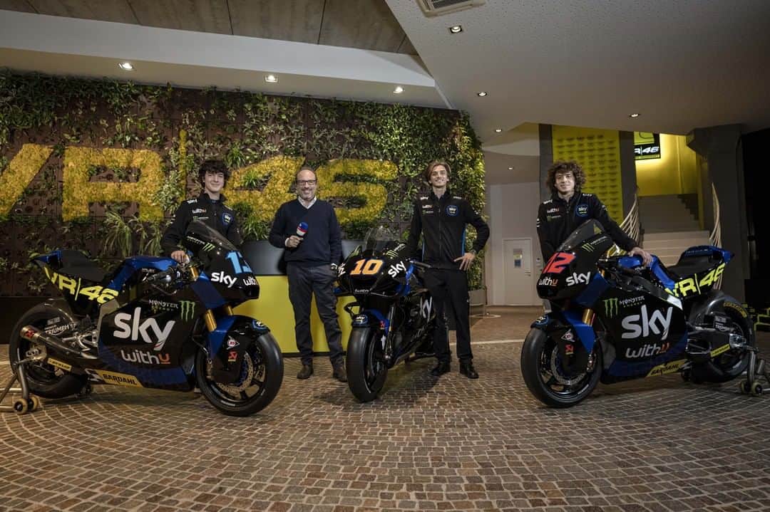 MotoGPさんのインスタグラム写真 - (MotoGPInstagram)「2021... is that you?! 😎 Check out @skyracingteamvr46's 2021 liveries! Including their very first #MotoGP machine! #Motorcycle #Racing #Motorsport」12月11日 5時30分 - motogp