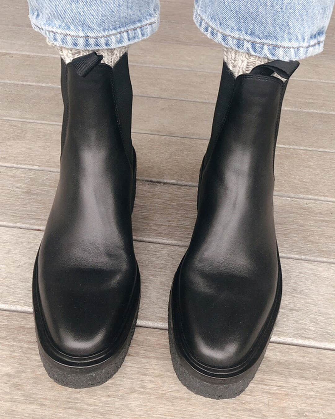 のインスタグラム：「Jessie wears her new favorite Raquel crepe sole booties.」