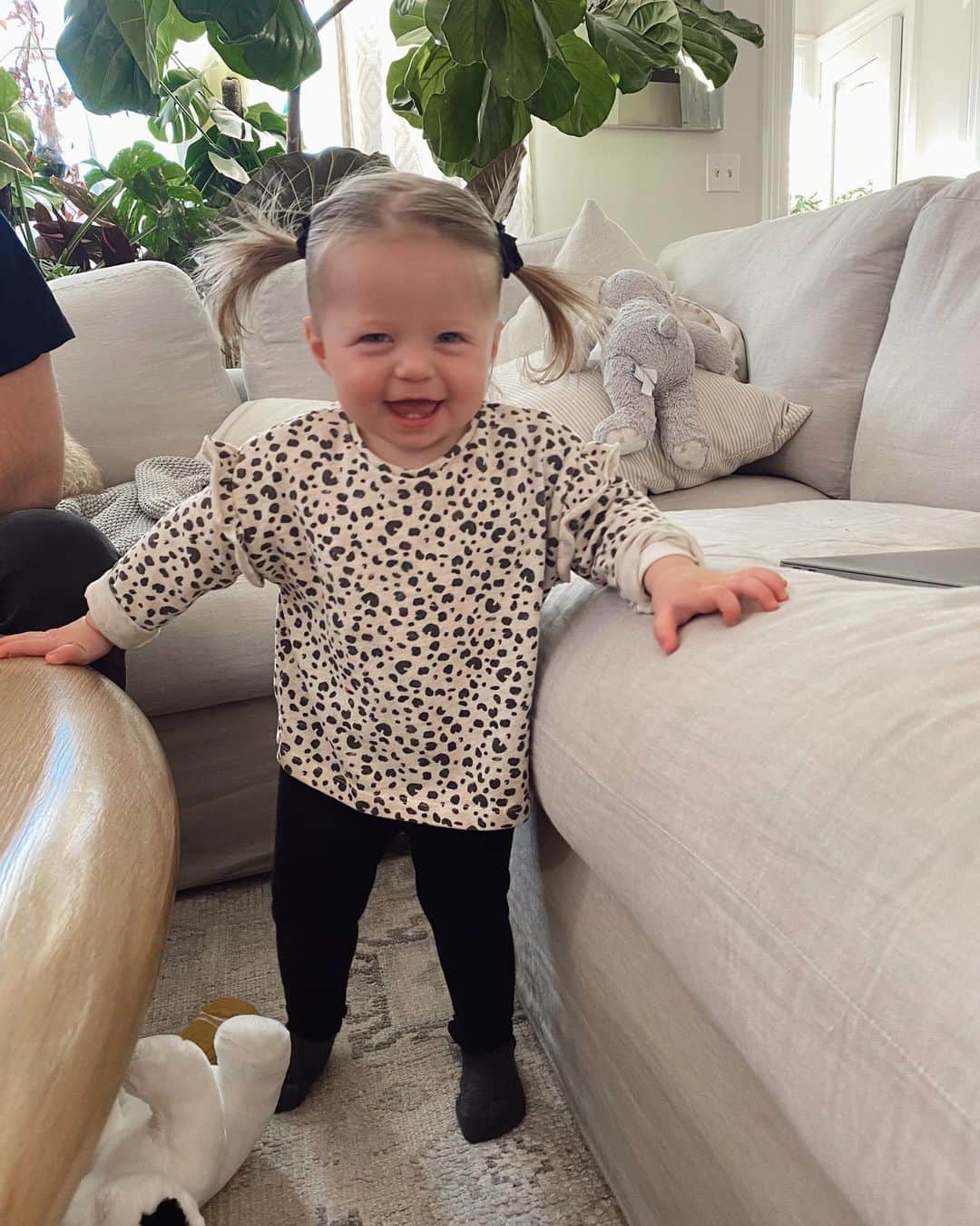 Helena Glazer Hodneのインスタグラム：「Little ray of ☀️ sunshine」