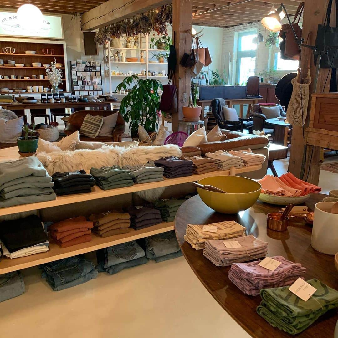 Beam & Anchorのインスタグラム：「Open til 5 today! XO」