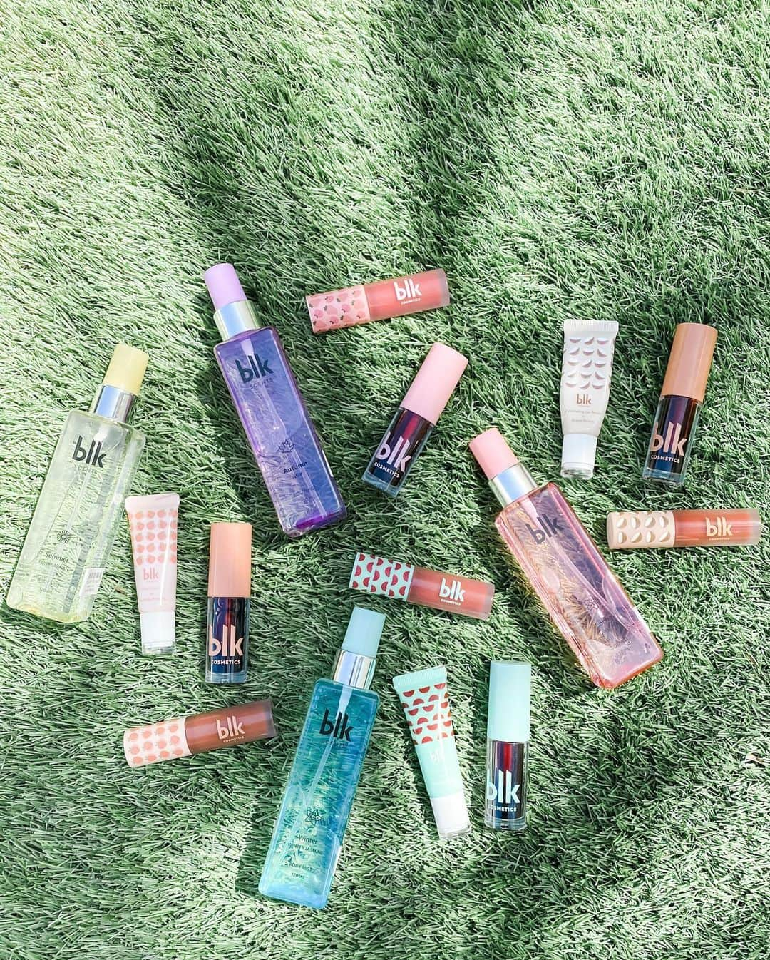 アン・カーティスさんのインスタグラム写真 - (アン・カーティスInstagram)「@blkcosmeticsph coming through with some awesome deals for 12.12 tomorrow! 🎄 Just in time for Christmas Shopping! We have buy 1 get 1 for our lip and cheeks tints and creamy all over paints on Lazada and huge sales (just for the day) of up to 70% and other exclusive deals on Shopee Zalora and beauty mnl! Don’t miss out on it! ✨」12月11日 11時19分 - annecurtissmith