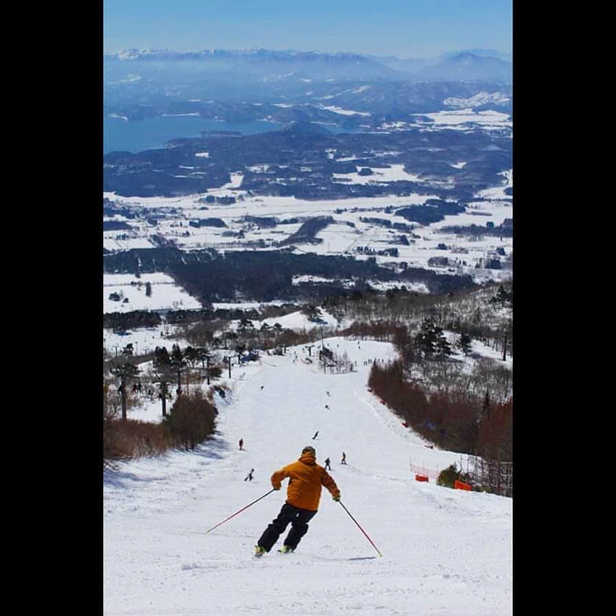 Rediscover Fukushimaさんのインスタグラム写真 - (Rediscover FukushimaInstagram)「Daydreaming of a winter vacation? ❄️  Ski season has finally began on some of the mountains in Fukushima and in just a few weeks hopefully most of the ski resorts will be running! ⛷🏂  Check out this article about the fun things to do during wintertime in Fukushima! ⛄️💕  https://fukushima.travel/blogs/ideas-for-winter-trips-in-fukushima/88   As the temperatures drop, I find myself daydreaming of a winter wonderland. This is going to be my first winter in Fukushima and I'm so excited about winter here. The mountains are already covered with snow, and it should be snowing everywhere in just a few weeks. 🤩☃️  🏷 ( #Fukushima #VisitFukushima #TravelJapan #JapanTrip @itsyourjapan #lovinjapan #myJapan @Japan travel on@giapponizzati #Japone #Giappon #SnowyJapan #Japow #WinterinJapan #WinterWonderLand #ChristmasinJapan #PhotoOfTheDay #YourShot #Japan #TravelPhotography #Fukushimagram #Touhoku #TouhokuJapan #NorthernJapan #JapaneseHistory #東北 #福島　＃福島スキー　#冬スポ　#福島県 ＃冬　)」12月11日 11時22分 - rediscoverfukushima