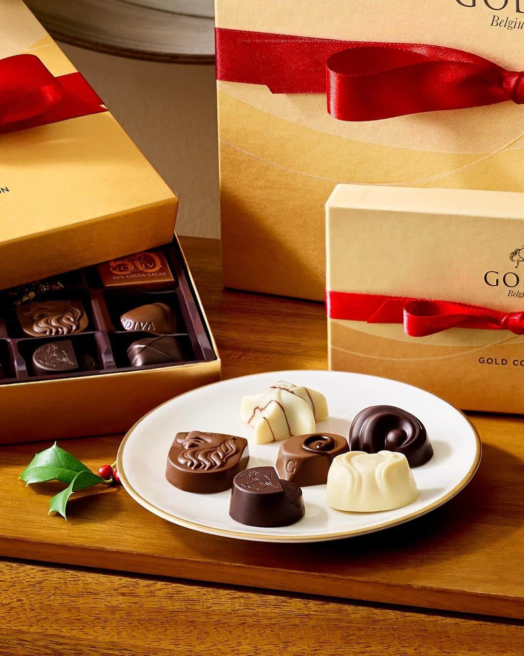 GODIVAさんのインスタグラム写真 - (GODIVAInstagram)「Nothing says “welcome” like GODIVA. 🌲  Get your GODIVA order in by 12/15 to  ensure it arrives by Christmas day!」12月11日 6時01分 - godiva