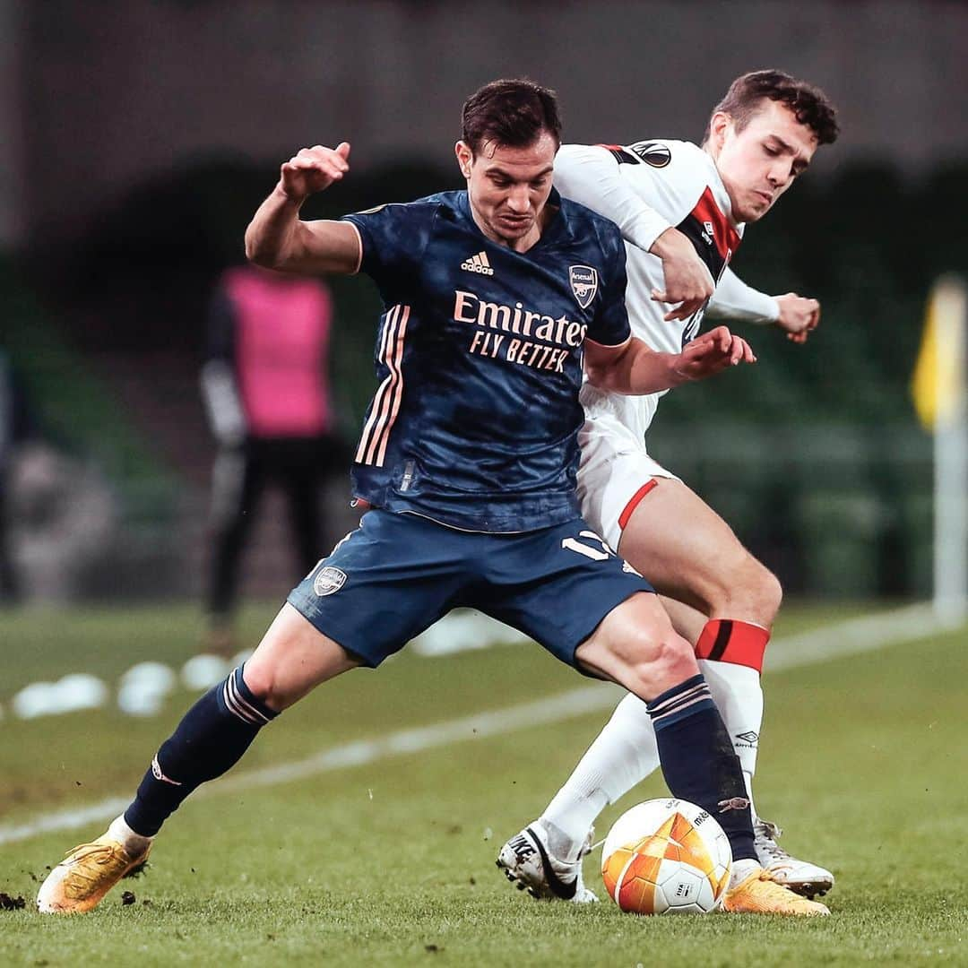 セドリック・ソアレスのインスタグラム：「6️⃣ wins in 6️⃣ games 👌🔝 Excited to be a part of this group and this amazing Europa League run to the knockout stage. Looking forward to the challenges ahead. Come on, Arsenal! 💪⚔️🔴 #Arsenal #EuropaLeague #UEL #Win #TeamWork #Gunners #COYG #fans #support」