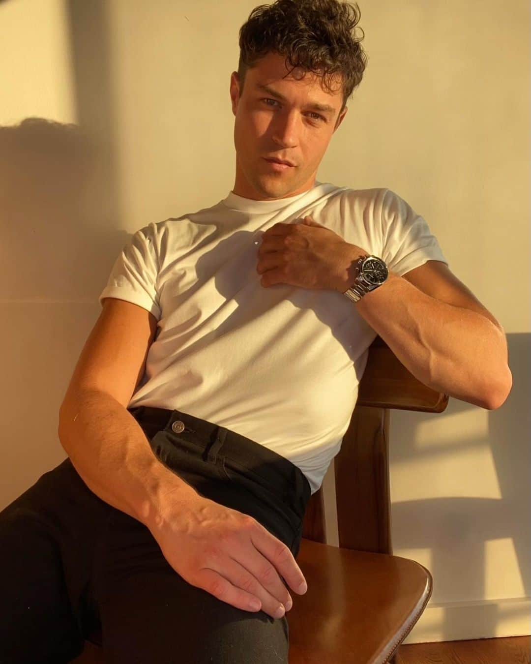 マイルズ・マクミランのインスタグラム：「4:08pm / Los Angeles, California @tagheuer #tagheuercarrera #foreverchasingtomorrow #ad」