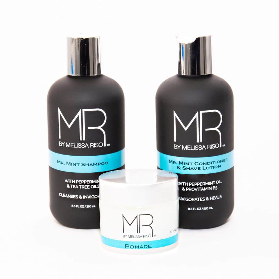 Melissa Risoさんのインスタグラム写真 - (Melissa RisoInstagram)「@mrbymelissariso is the perfect gift set for the holidays! Everyone needs a Shampoo & Conditioner that is healthy for your hair! The pomade is 95% organic and you can use it with wet or dry hair! Mint & Tea Tree oil helps balance out your sebaceous glands that produce oils on your scalp. So, no oily or dry scalp!! 😁 Get your @mrbymelissariso products today!! 🎅🏽🎄❄️ #christmas #mrbymelissariso #giftsets #christmasgifts #holidaygiftideas #holidays #holidayshopping #shampoo #conditioner #pomade #stalkingstuffer #christmasgifts2020」12月11日 6時18分 - melissariso