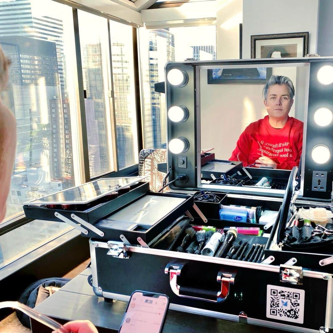 のインスタグラム：「getting ready to for #RUNtheWORLD on @starzz - work starts tomorrow sooo - brow fix from gabriel #sparkleNYC」
