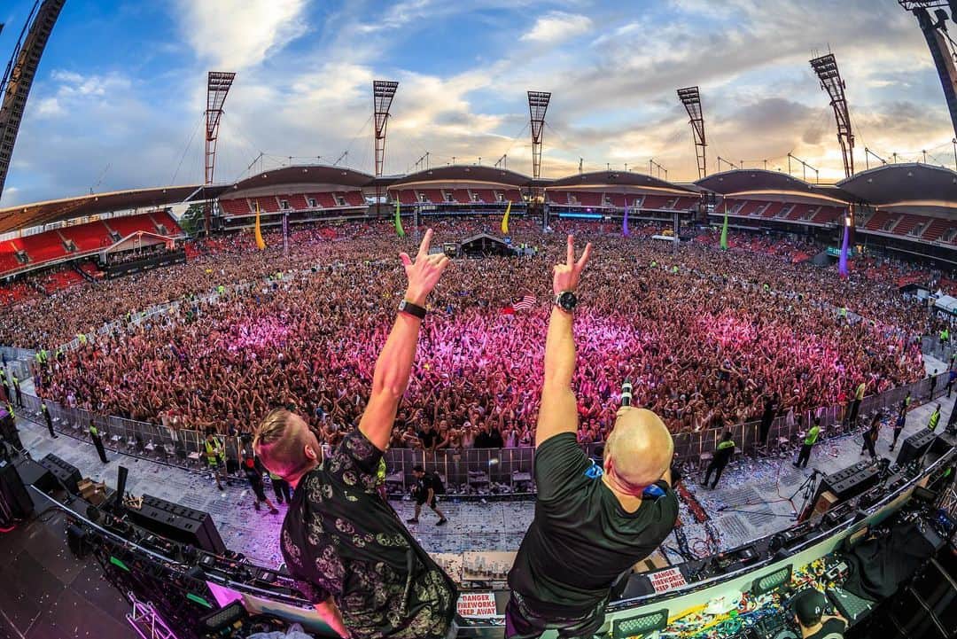 Showtekのインスタグラム：「What festival do you miss the most? ❤️ 📸 @rukes @stereosonic」