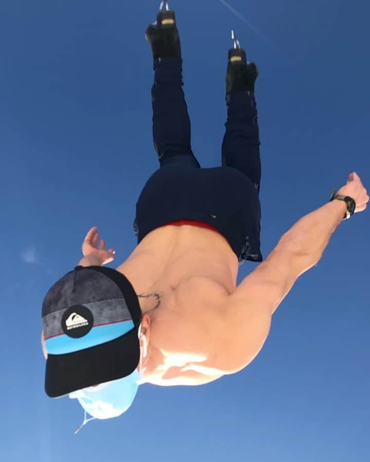 ティモシー・ドレンスキーのインスタグラム：「The sky is the limit y’all. ☀️💪  @jackson.ultima @johnwilsonblades @icecreativeentertainment」