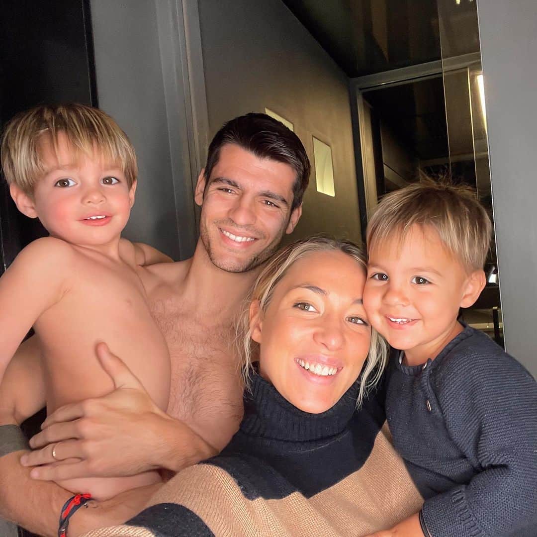 アルバロ・モラタのインスタグラム：「Vorrei rimanessero così per tanto tempo, stanno crescendo troppo in fretta 😫 ❤️」