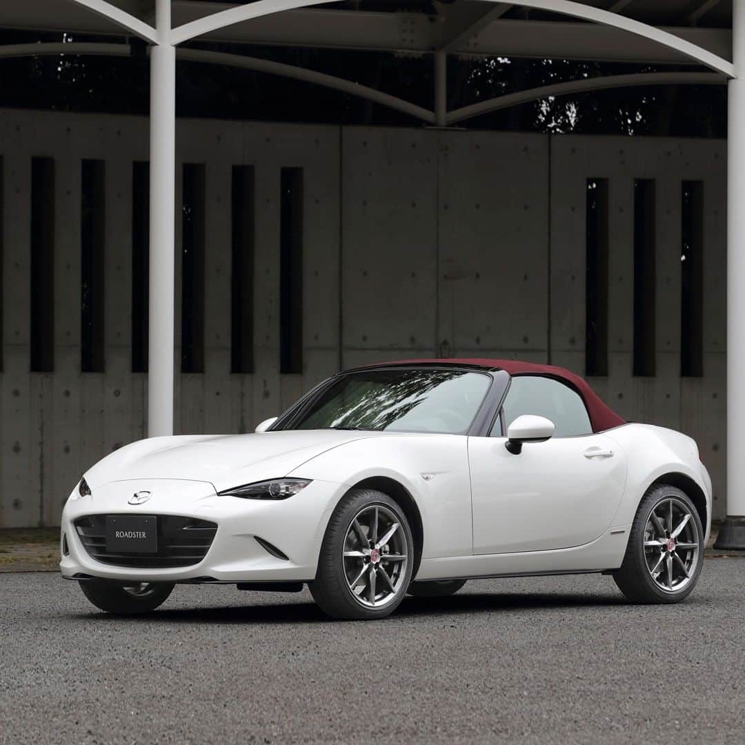 MAZDA Canadaさんのインスタグラム写真 - (MAZDA CanadaInstagram)「With an MSRP of $41,800 for the Soft Top and $44,800 for the RF, Mazda Canada today announced that the 2021 MX-5 100th Anniversary Edition will be available in dealerships starting in February 2021.  The 2021 MX-5 lineup concludes with the limited-quantity 100th Anniversary Edition. Paying homage to Mazda's start in 1920, this unique model is only available in Snowflake White Pearl exterior paint with Garnet Red Nappa leather seats, and features 100th Anniversary unique badging in and around the vehicle. The soft-top model finishes the look with a Dark Cherry cloth roof.  *Non-Canadian model shown」12月11日 6時29分 - mazdacanada