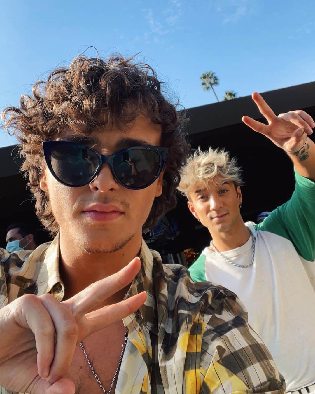 Jonahmaraisのインスタグラム：「up to somethin 🤫」