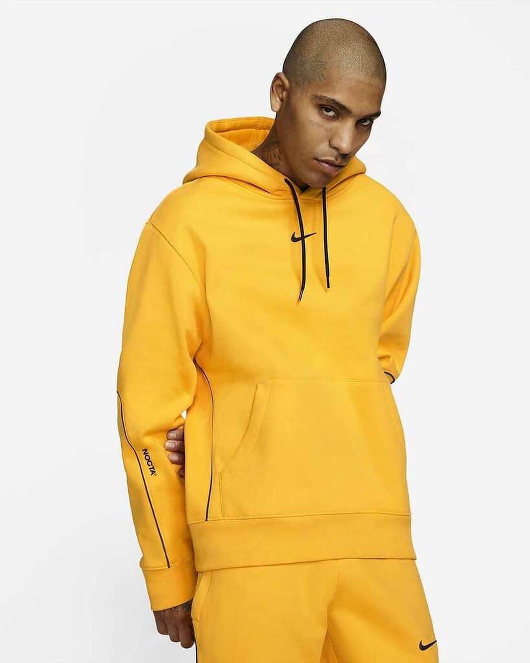 Freshnessさんのインスタグラム写真 - (FreshnessInstagram)「NOCTA, Drake's upcoming sub-label with Nike, is set to release a range of bubble coats, hoodies, track pants, and socks in a palette of black and yellow. Expect to see everything at Nike SNKRS on Dec. 19th #freshnessmag」12月11日 6時34分 - freshnessmag