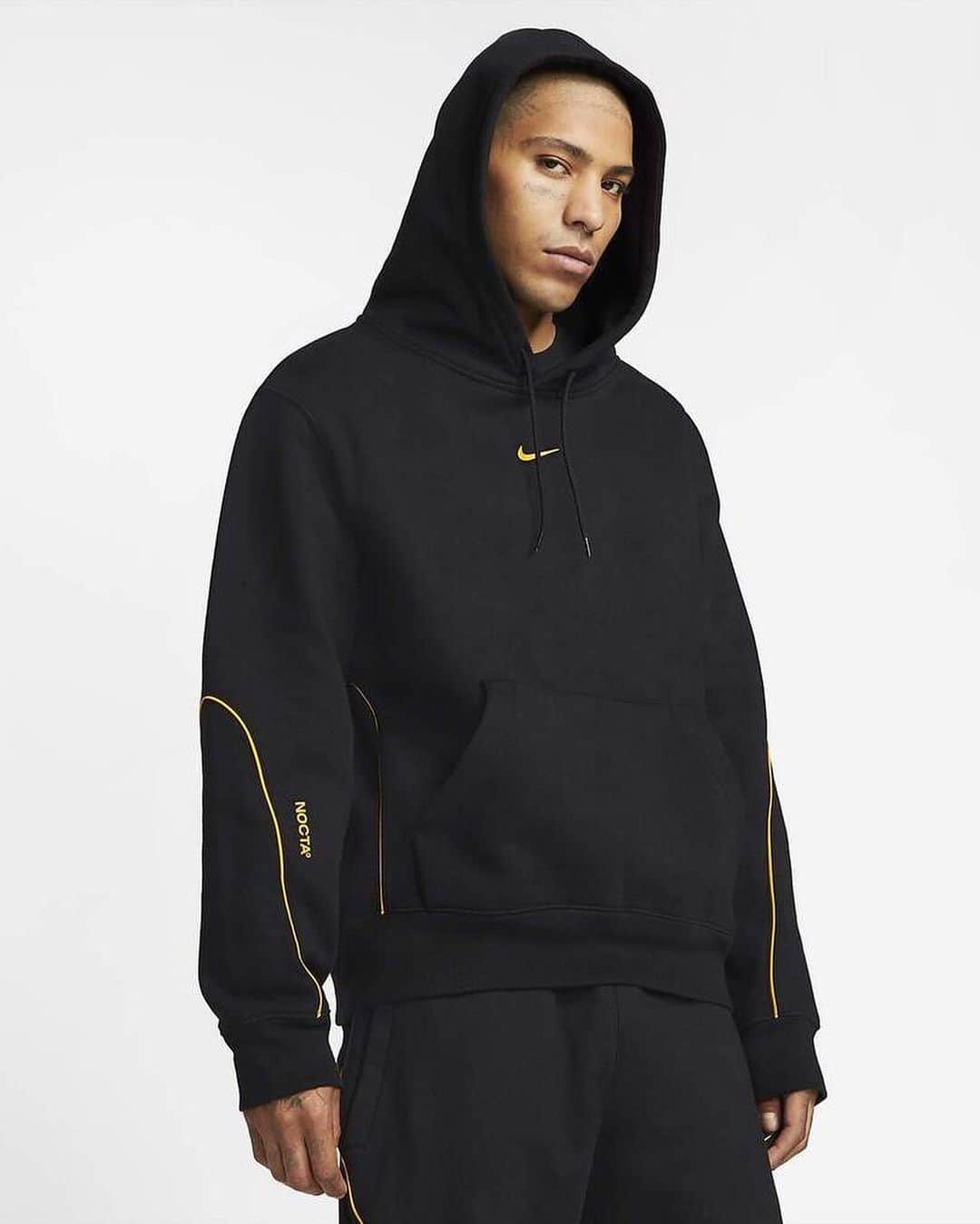 Freshnessさんのインスタグラム写真 - (FreshnessInstagram)「NOCTA, Drake's upcoming sub-label with Nike, is set to release a range of bubble coats, hoodies, track pants, and socks in a palette of black and yellow. Expect to see everything at Nike SNKRS on Dec. 19th #freshnessmag」12月11日 6時34分 - freshnessmag