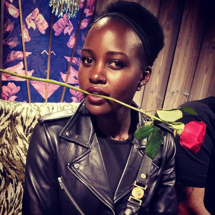 ルピタ・ニョンゴさんのインスタグラム写真 - (ルピタ・ニョンゴInstagram)「Fetch」12月11日 6時37分 - lupitanyongo