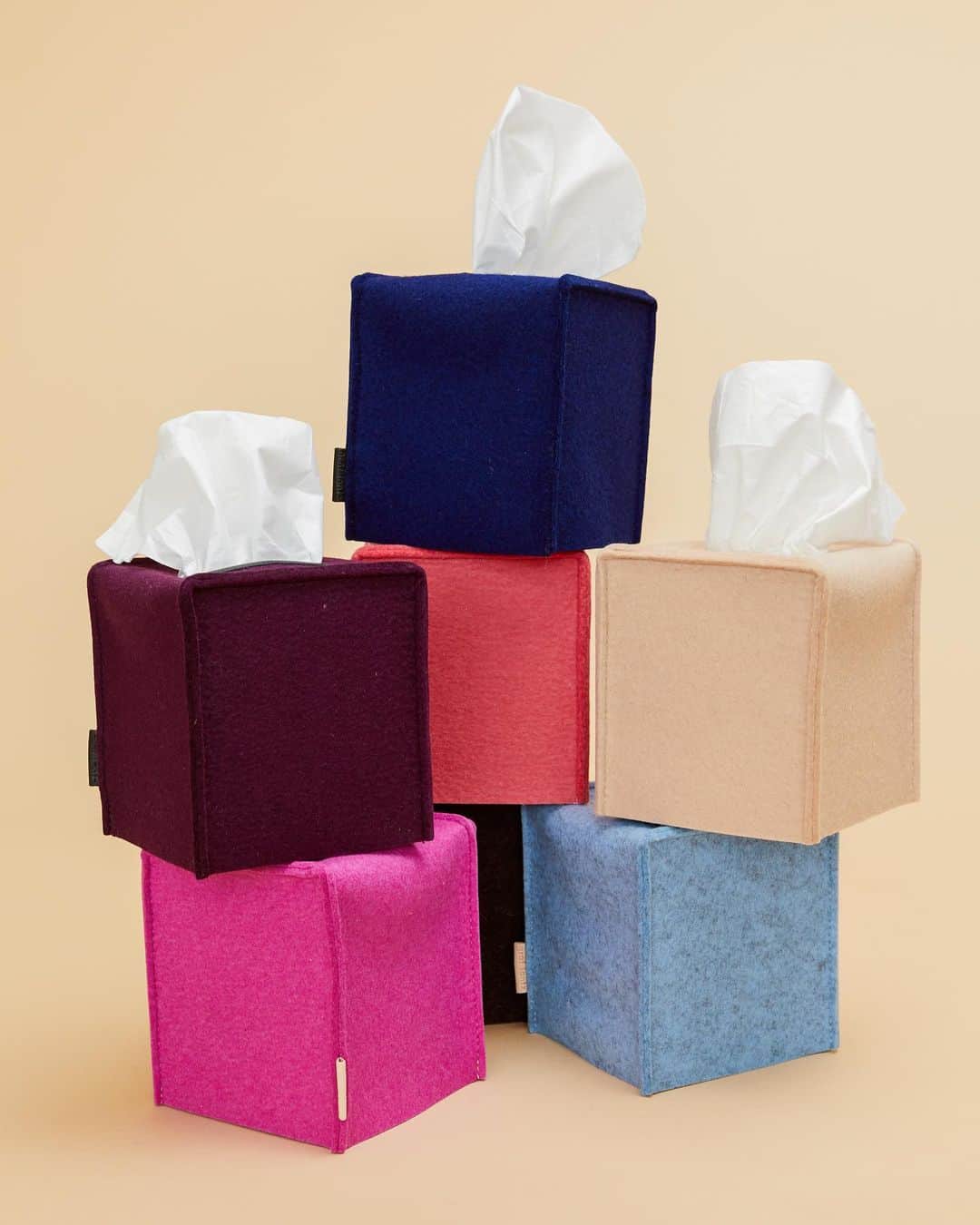 のインスタグラム：「Surprise! We’ve got more #DecemberDeals for you - the Hana Totes sold out so fast, so we’re giving you another chance, this time in the form of Tissue Box Covers. Limited edition colors are available now - and not for long - for only $25 (hint: they’re usually $48 😉🤧)」