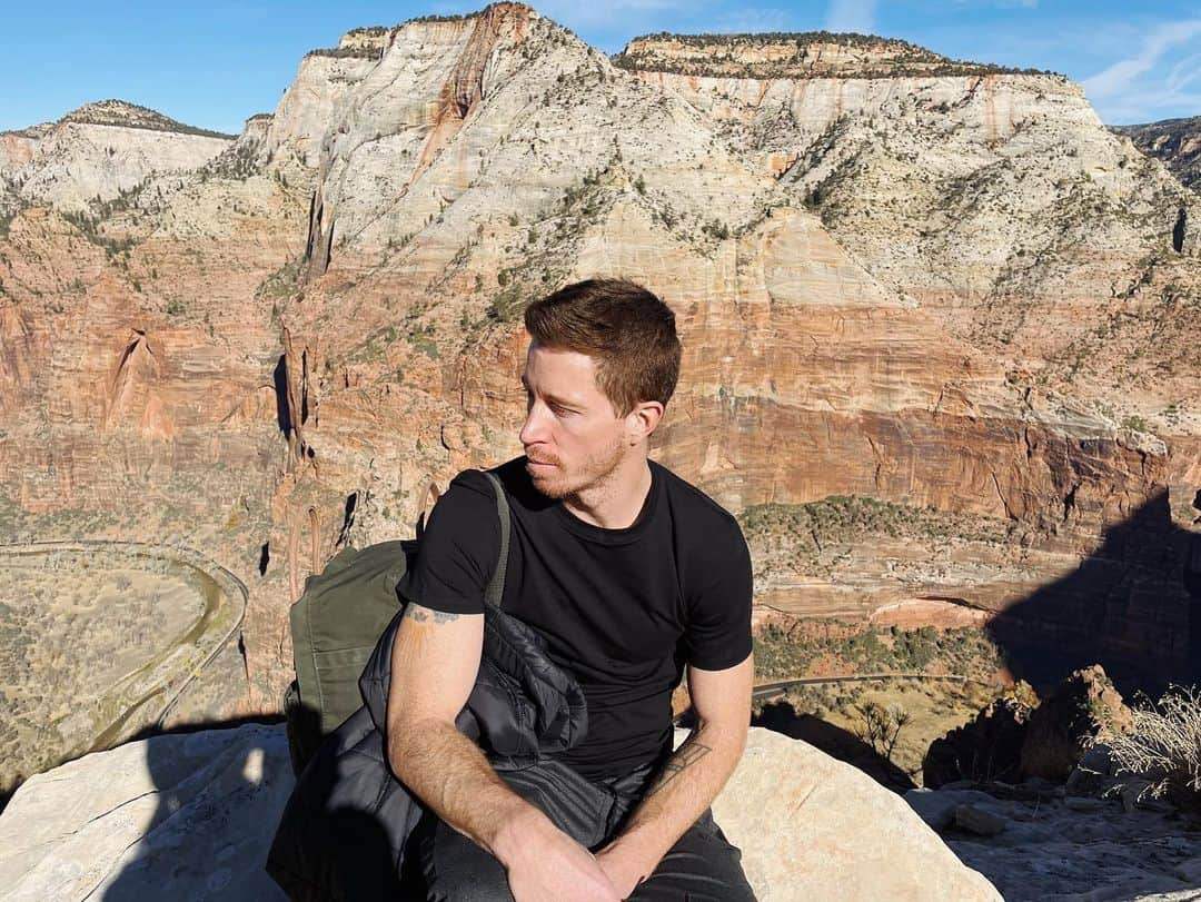 ショーン・ホワイトさんのインスタグラム写真 - (ショーン・ホワイトInstagram)「Almost to Angels Landing !! This place is amazing... where should I go next ?」12月11日 6時43分 - shaunwhite