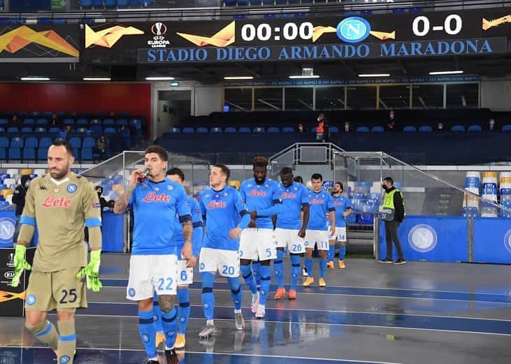 ダビド・オスピナのインスタグラム：「Andiamo avanti 💪💪💪 #ForzaNapoliSempre」