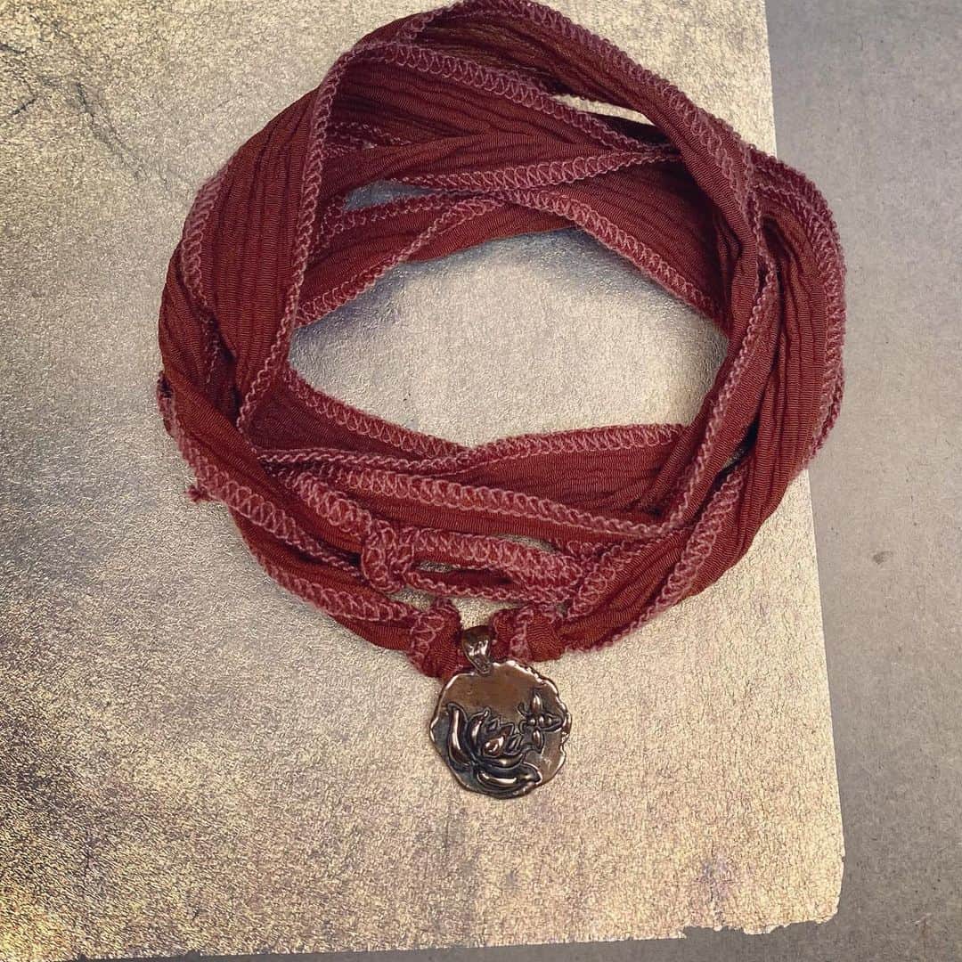 のインスタグラム：「Acceptance. When you are willing to face reality honestly and openly, you know that you are responsible for your own experience. #reminder #kindness #acceptance #love #yes #craftsmanship #charm #luckycharm #shoplocal #lotus」