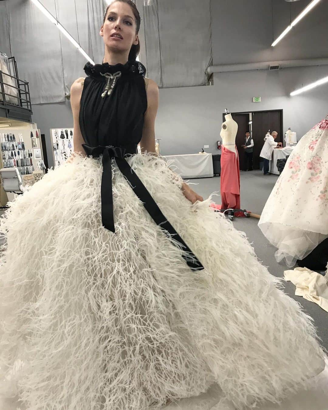 Monique Lhuillierのインスタグラム：「Design Room Fittings 🖤 #moniquelhuillier #bts」