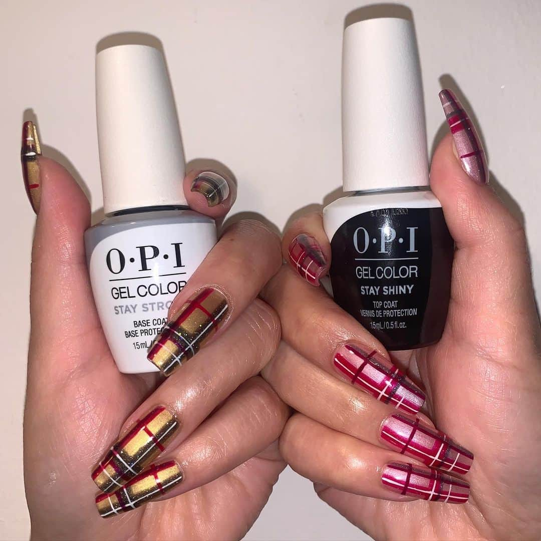 Mei Kawajiriさんのインスタグラム写真 - (Mei KawajiriInstagram)「Testing out the @opi_professional new GelColor “Stay Shiny Top Coat and Stay Strong Base Coat” on my @opi plaid nails🎁💕🎁💙✨🌲🧸💝😍#StayOnStayStrong #OPIShineBright #ColorIsTheAnswer #ad」12月11日 7時35分 - nailsbymei