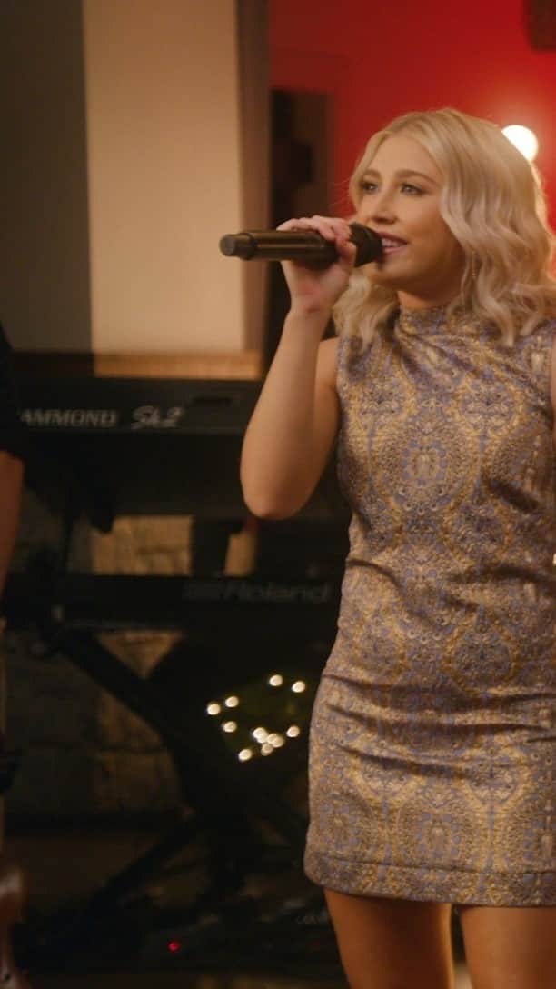 Maddie & Taeのインスタグラム：「Get in the holiday spirit with our new Christmas song, “Merry Married Christmas.” Catch exclusive content like this on @crackerbarrel's YouTube and Facebook pages, beginning Wednesday, Dec. 16 for a special Christmas event – Cracker Barrel Sounds of the Season. #CrackerBarrelMoment」