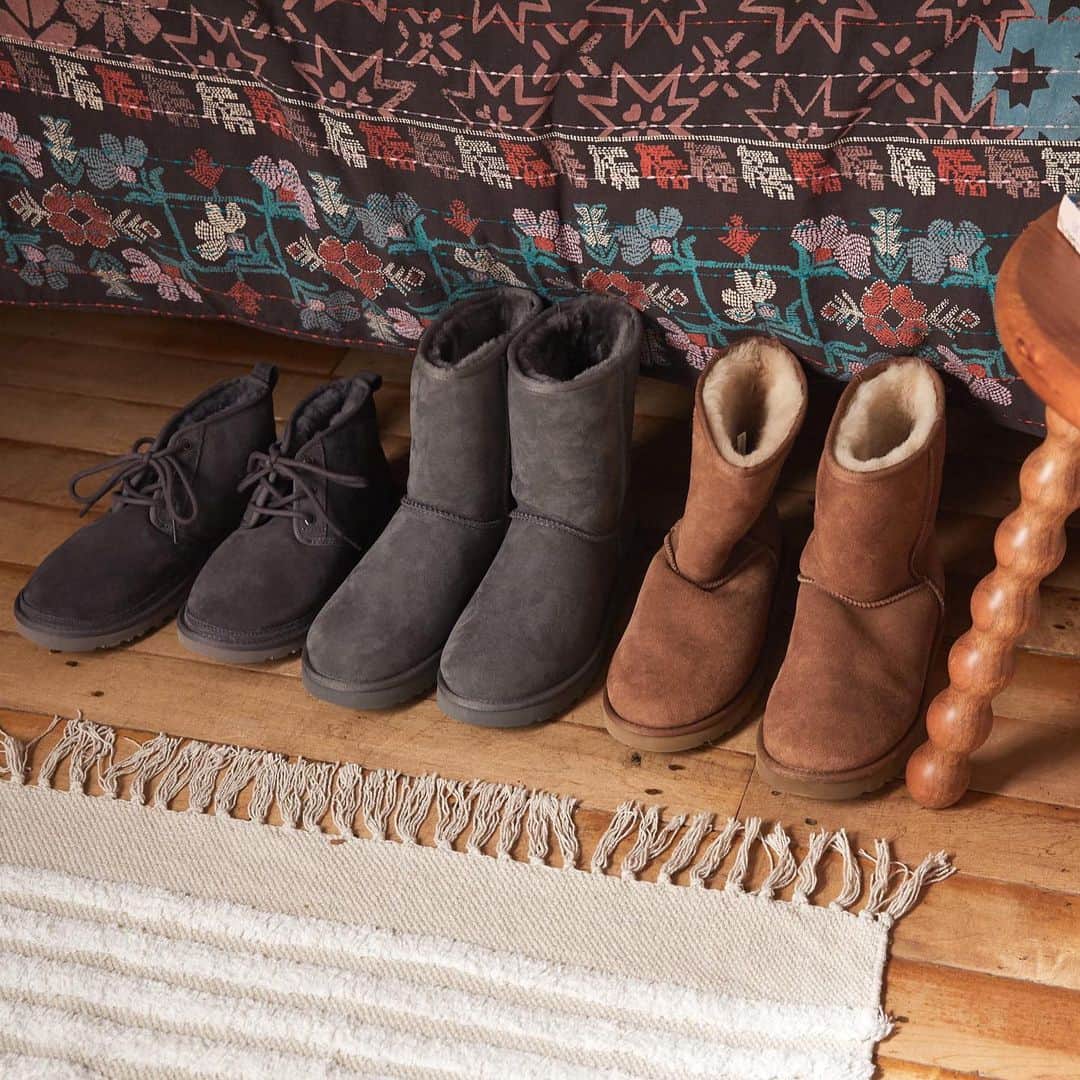 Urban Outfittersさんのインスタグラム写真 - (Urban OutfittersInstagram)「What your gift list needs: a pair (or two) of @UGG boots to keep you extra warm all winter long. Tap to shop!」12月11日 8時03分 - urbanoutfitters