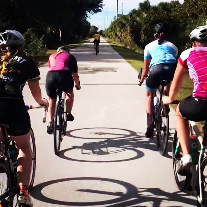 ペイジュ・レイリーのインスタグラム：「Rollin’ with my homies for 4 HOURS and 22 Minutes 😂  • • • Video by #domestique Sean!!!#cycling #nowind #sailor #teamusa #training #florida #athletes #thursday」