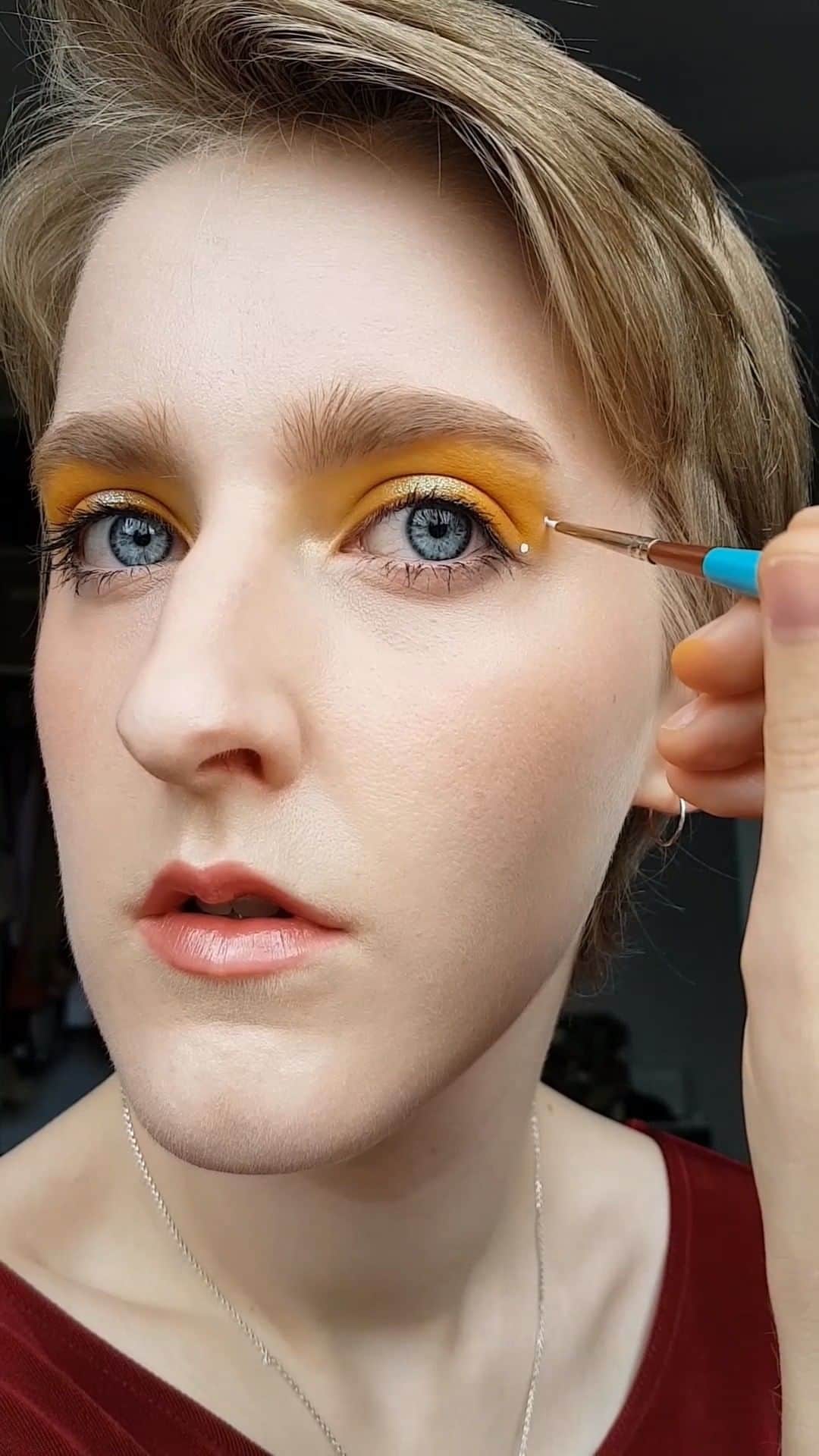 のインスタグラム：「local lady @cockatoomakeup is a dab hand with a make-up brush. but her colourful concepts aren't just easy on the eye, they're tons of fun to try out yourself, too.   have a whirl with this three-step look, created using:  ~ ‘sunshine’ from @eccentriccosmetics (yellow eyeliner)  ~ ‘gravity prism’ from @enchantedlustre_cosmetics (shimmer)  ~ ‘space panda’ from @suvabeauty (white water-activated liner)  ~ 'sapphire’ from @glisten_cosmetics (blue water-activated liner)  pop over to our blog this arvo for a quick chinwag with clare. plus, there are more of her ace make-up looks and tips inside issue 99 - on sale now. yippee!」