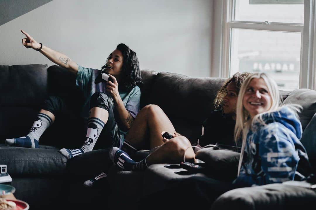 Stanceのインスタグラム：「🎮 Stance is proud to team up with esports brand @teamliquid , @teamliquidapparel on a limited edition collection exclusively available on store.teamliquid.com. Whether you’re gaming at home or out in the world, rep Team Liquid in style.  #LIQUIDxSTANCE 🧦」