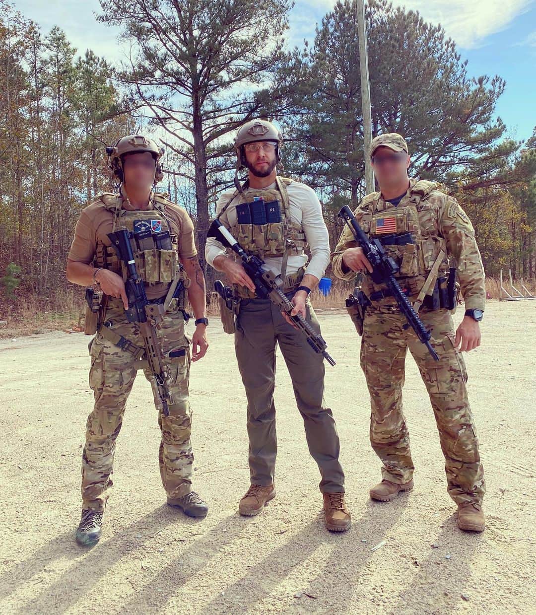 ショーン・ブースのインスタグラム：「An absolute honor working with these two the last couple of days.  These guys are awesome and they taught me so damn much. America’s finest is an understatement! . Also incredibly lucky to be a part of this event @sfccharitabletrust & @goarmysof. Big thanks to all of our military out there 🇺🇸👏🏼 . Side note - You’re also looking at the team that beat @chuckwicks team ..」